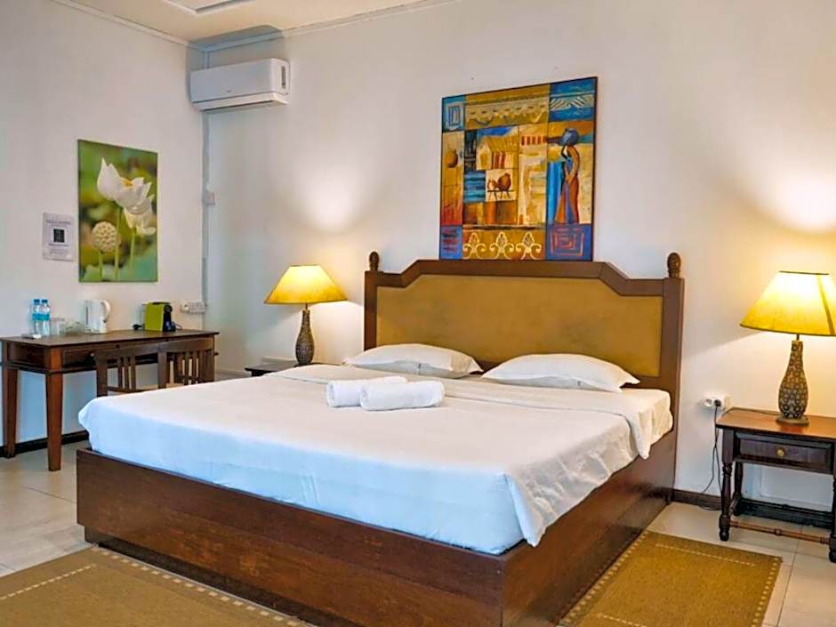 Villa Alizée - Boutique Hôtel Expérience - Idéal Couples & Pros - Piscine - Restaurant - Rooftop bar - Parking privé - 10min Port-Louis - Ambiance Tropical chic & authentique