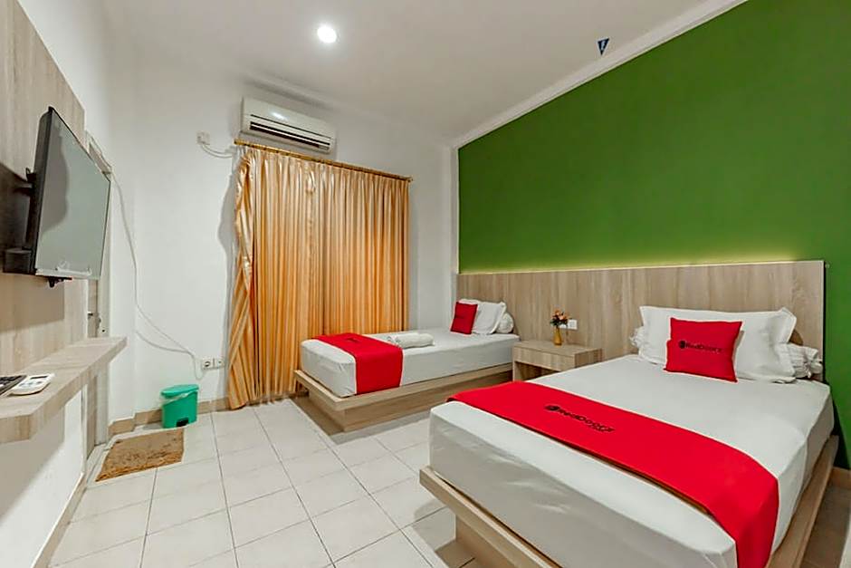 RedDoorz Syariah near Taman Bekapai 2