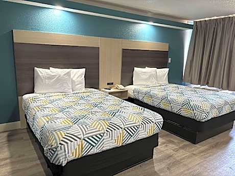 2 Queen Beds | Mobil Acc RI Shwr Smk Micfridg