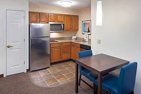 Residence Inn by Marriott Kansas City Country Club Plaza