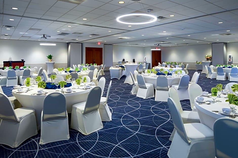 Holiday Inn and Suites Charleston West by IHG
