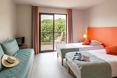 One-Bedroom Apartment with Terrace or Balcony (5 People)