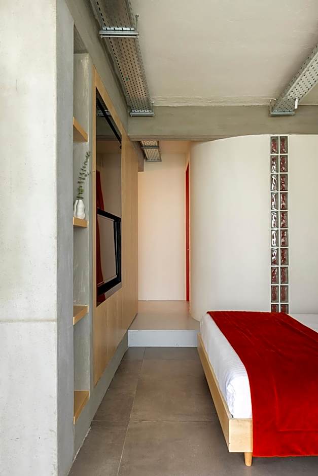 The Newel Metaxourgeio