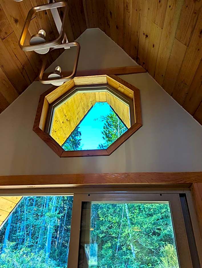 Tree Ring Cabin on 33 Acre Farm