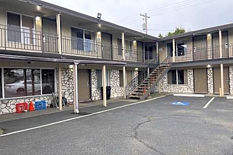 Anchor Bay Inn near Winchester Bay
