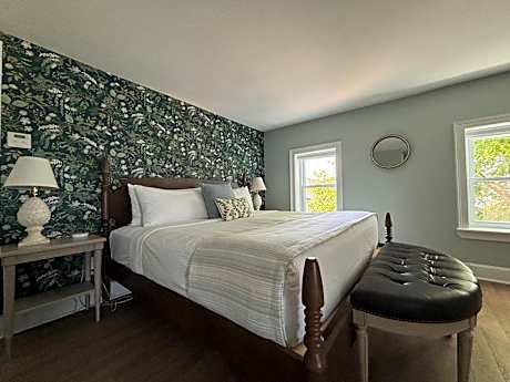 The Breakwater Inn & Spa