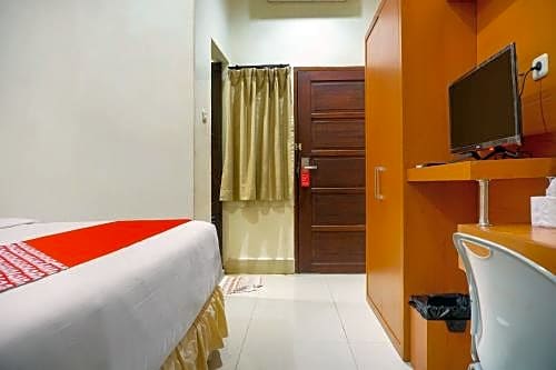 OYO Flagship 91245 Rika Hotel Makassar