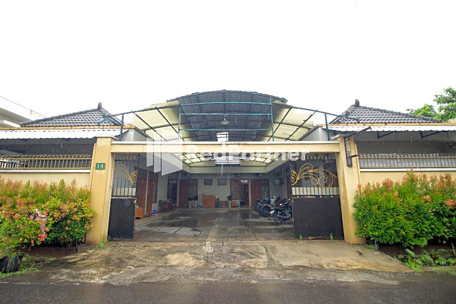 De Kost Solo Mitra RedDoorz