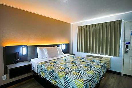 1 Queen Bed | Non-Smoking, Micfridge