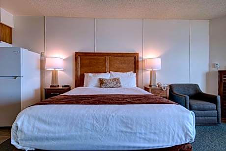 1 Queen Studio with Ocean View