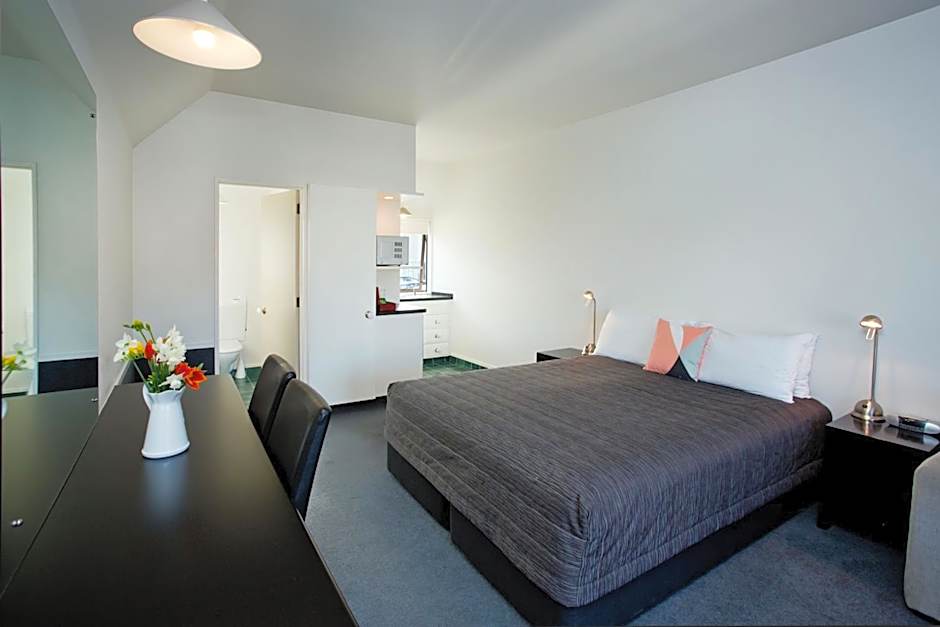 Cable Court Motel