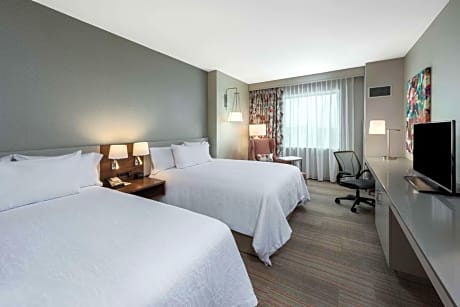 2 QUEENS PREMIUM W/IN-ROOM DRINKS-SNACKS, PREM WIFI- HDTV WITH HI-DEF CHANNELS, REFRIGERATOR-MICROWAVE-POD COFFEE BRWR