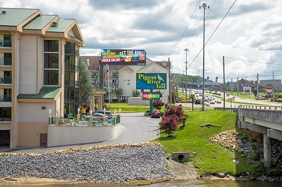 Pigeon River Inn