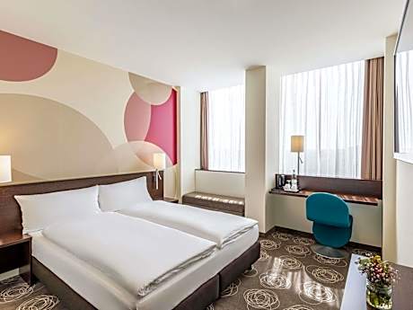 Standard Double Room with Queen Bed