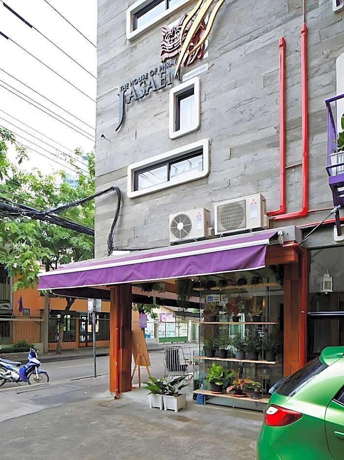 Collection O Jasaen Stylish Boutique Hotel