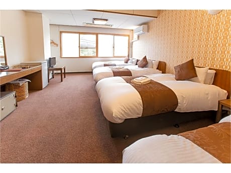 Quadruple Room with Shared Bathroom