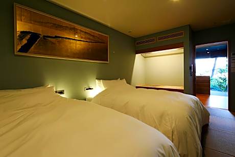 Deluxe Twin Room with Sea View