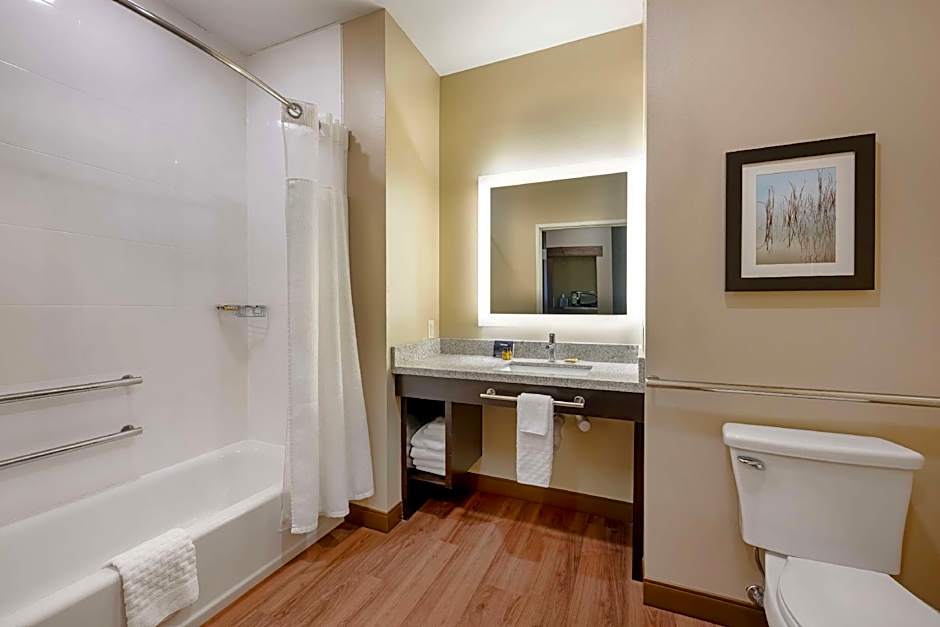 Best Western Plus Lakeview Hotel