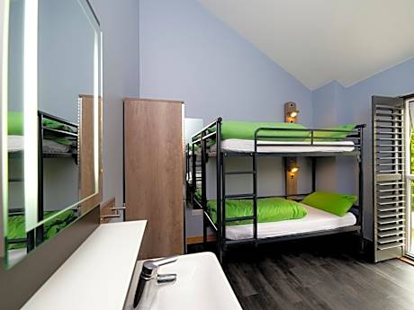 4 Bed Private Room Shared Bathroom