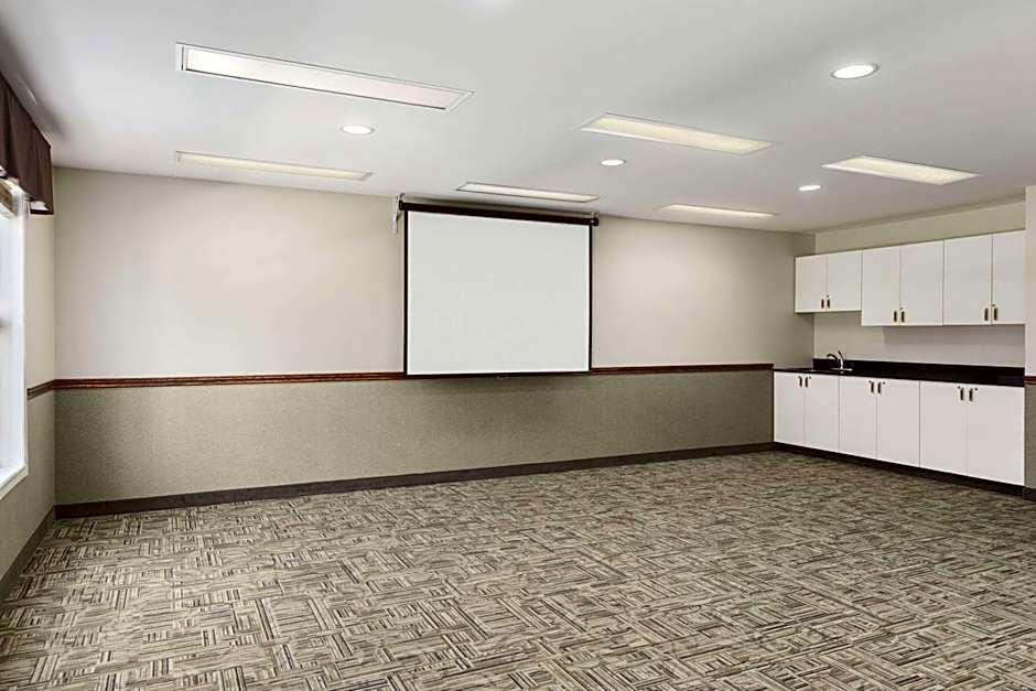 Days Inn by Wyndham Steinbach