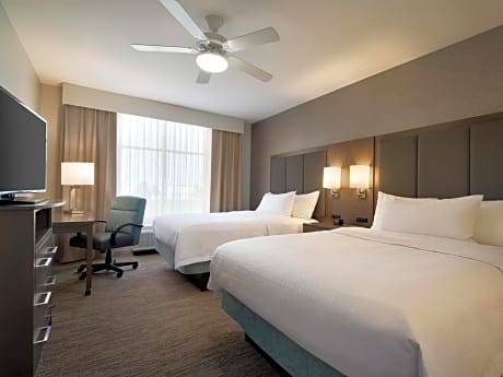 2 Queen Mobilty/Hearing Access Tub Suite Nosmk