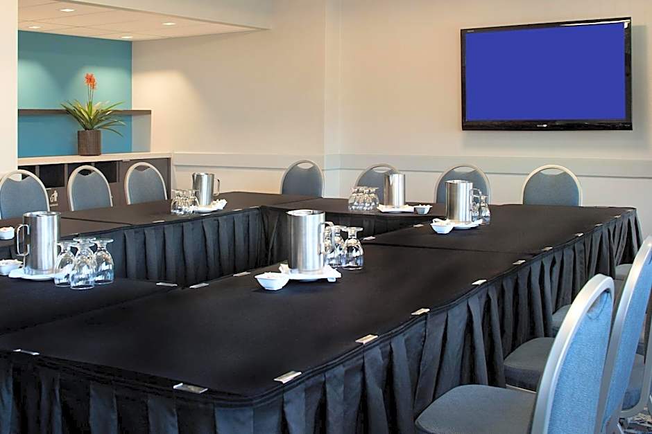 Delta Hotels by Marriott Edmonton South Conference Centre