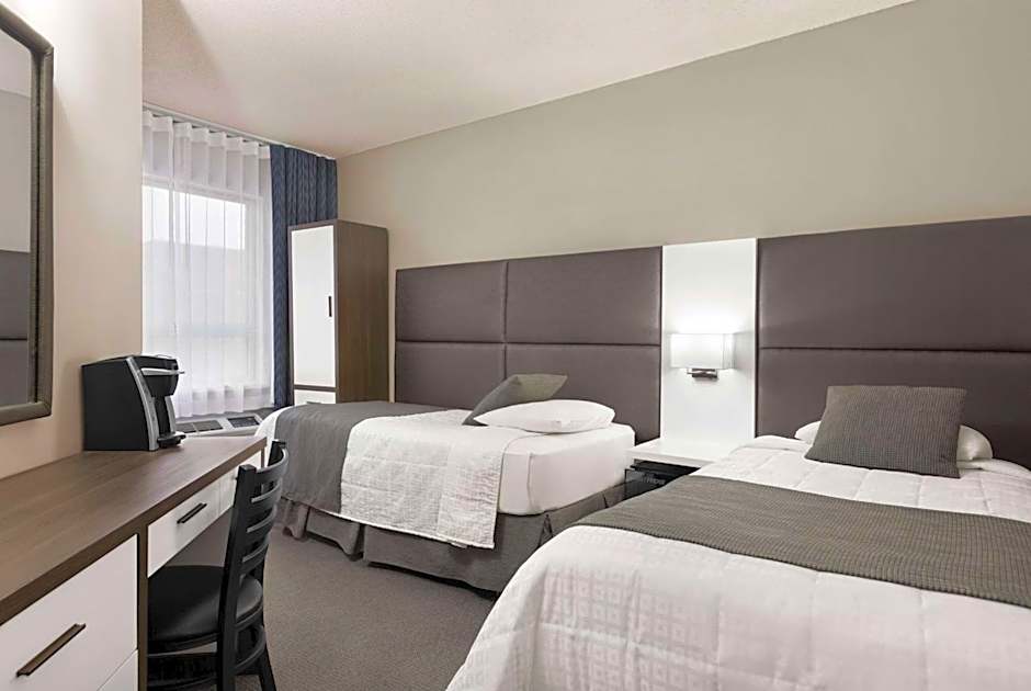 Travelodge by Wyndham Montreal Centre