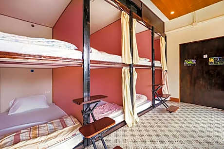 8 Bed Dormitory Room - Shared Bathroom