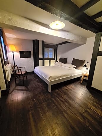 Standard  Double Room - Main Inn
