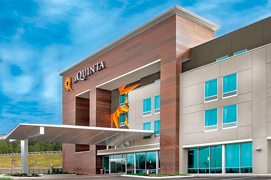 La Quinta Inn & Suites by Wyndham Cleveland