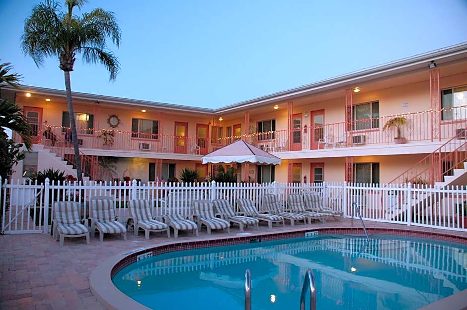 Carlton House Motel and Suites