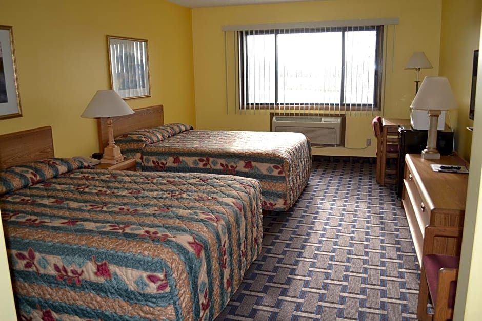 Sky Lodge Inn & Suites - Delavan