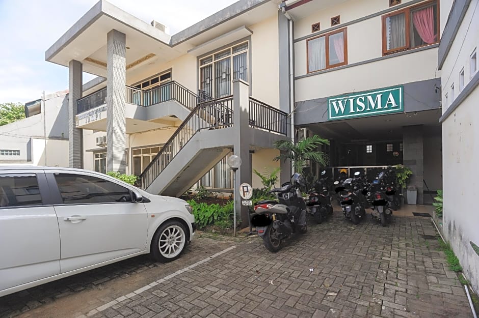 RedDoorz syariah near AEON Mall Tanjung Barat