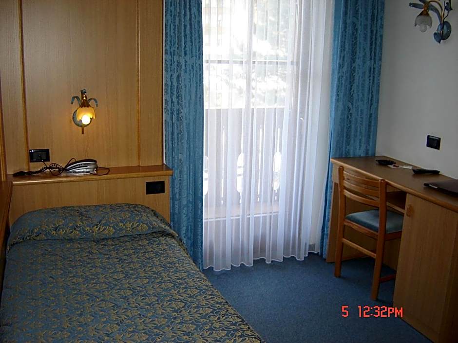 Photo 1 of 4 of Single Room