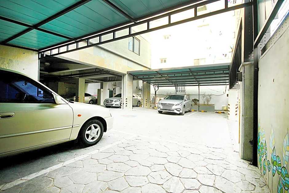 No.1 New Yorker Hotel