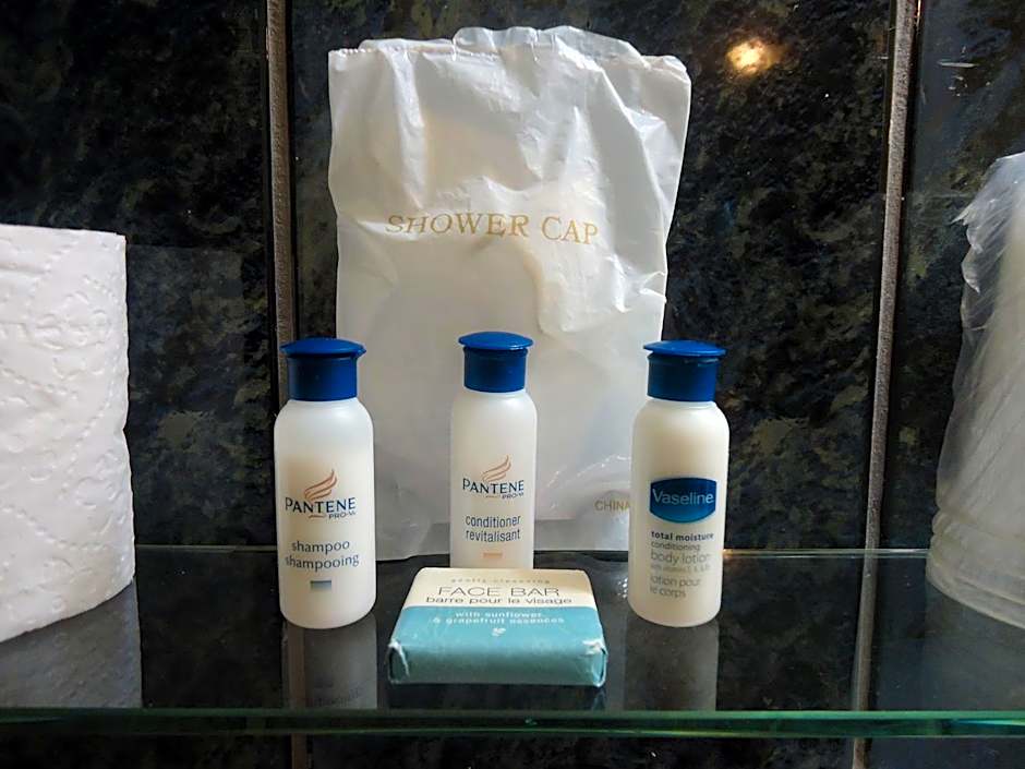 Bayside Inn & Waterfront Suites