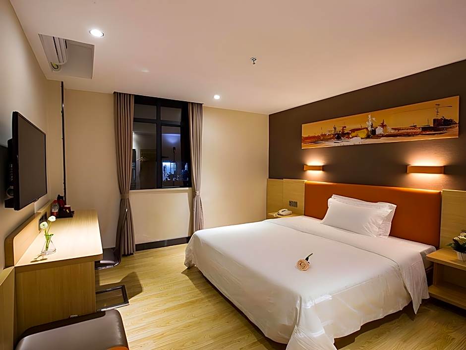 7 Days Inn Zhongshan Ancient Town Light Railway Station Lighting Market