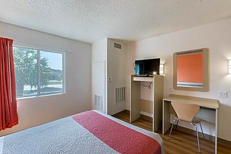 Standard Queen Room - Disability Access