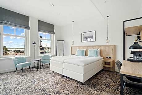 Deluxe Double Room with Bath