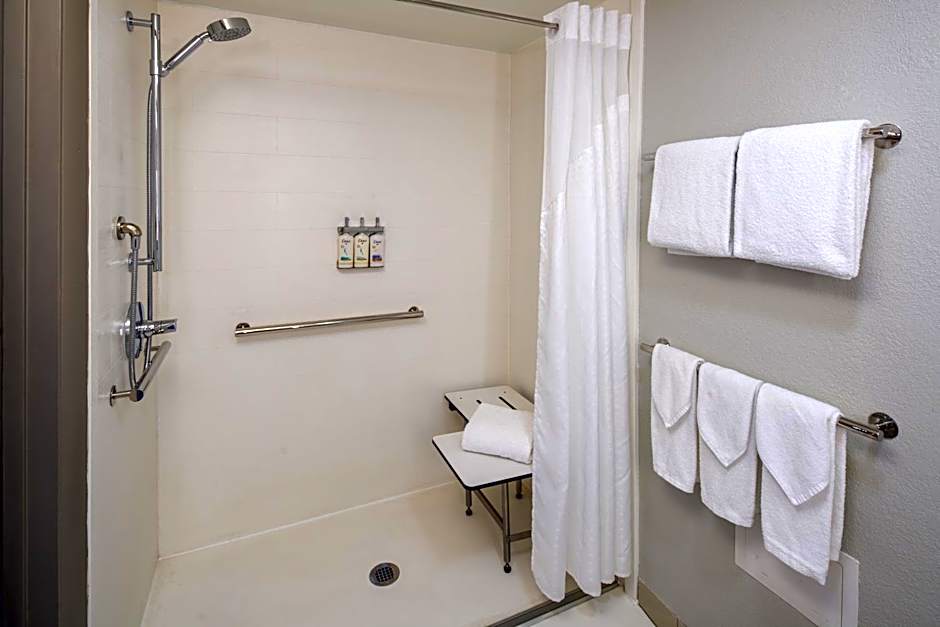 Holiday Inn Express Hotel & Suites Kendall East-Miami By IHG