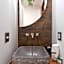Frida's Artsy Condo with own mural, outdoor tub & rooftop pool