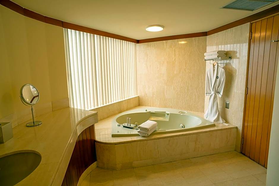 Hotel Estelar Miraflores