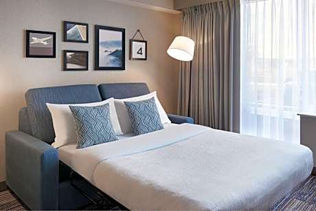 One-Bedroom King Suite