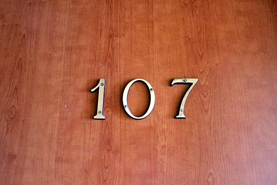 Hotel 106