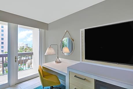 King Room with Ocean View and Roll-in Shower - Mobility Access/Non-Smoking
