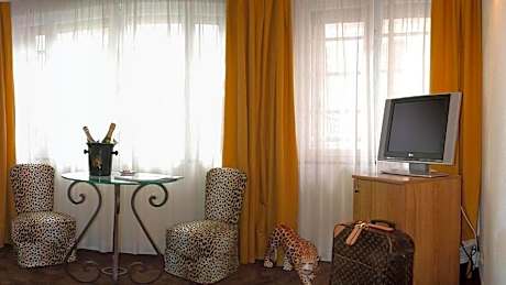 Deluxe Double Room with Spa Access (Sauna and Hot Tub)