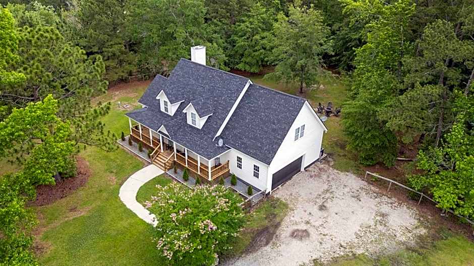 Grandma's Farm on 6 acres with Lighted Barn and River Access