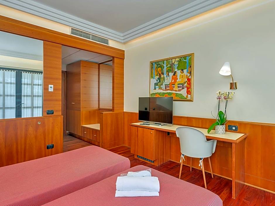 Hotel Prestige