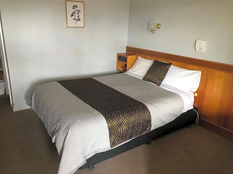 County Lodge Motor Inn