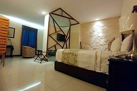 Executive King Room with King Bed - Non-Smoking